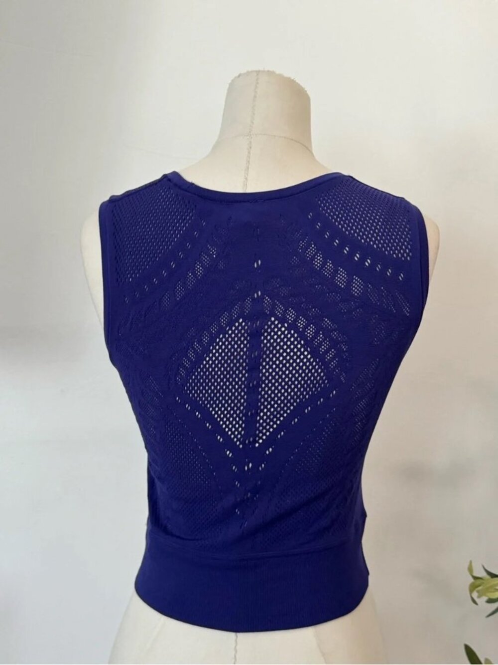Athleta Ujjayi Crop Tank S/M Purple Seamless Mesh Yoga Workout Crop Top - Picture 4 of 5